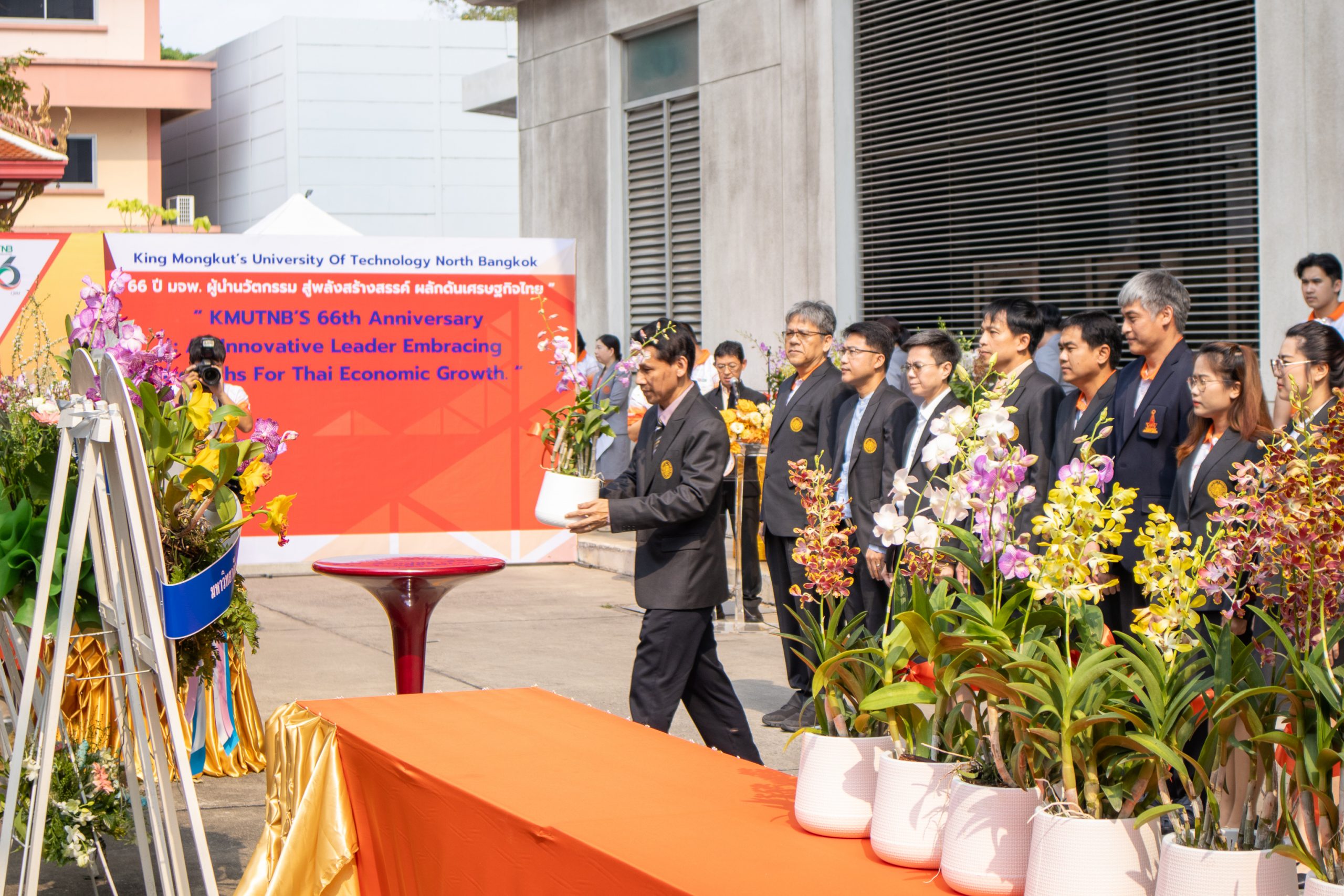 พิธีวางพวงมาลารำลึกทวาปูชนียาจารย์68-31